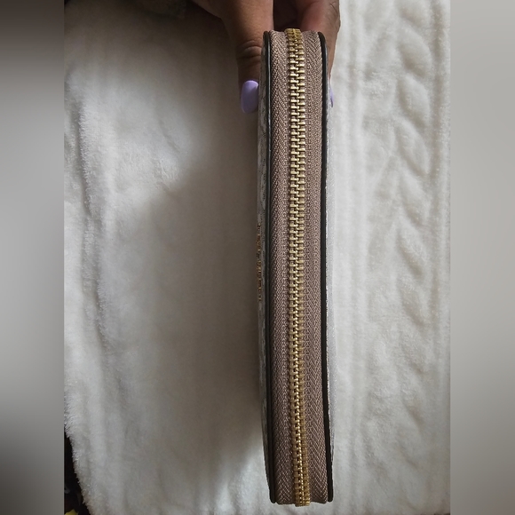 Kate Spade Wallet - Picture 6 of 7